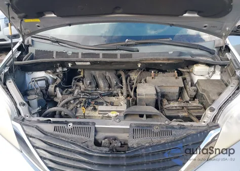 2012 Toyota Sienna Le V6 8 Passenger z USA, uszkodzony, nr VIN 5TDKK3DC5CS191313